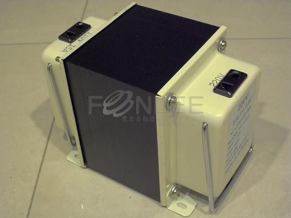 手提PT 220V/110V 1.2KVA插座 NSR-2112-手提PT 220V/110V 1.2KVA插座 NSR-2112 手提PT 220V/110V 1.2KVA插座 NSR-2112-手提PT 220V/110V 1.2KVA插座 NSR-2112